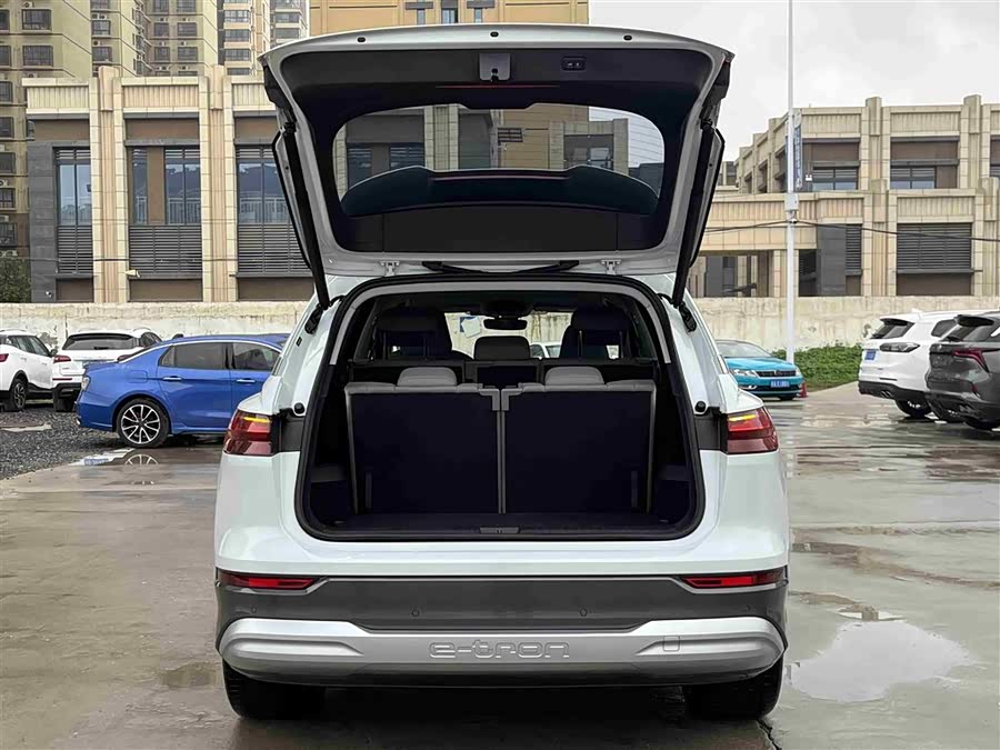 Audi Q5 e-tron 2023 #17 Audi Q5 e-tron 2023 صورة سيارة #17