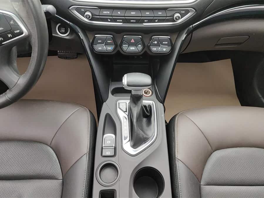 GAC Trumpchi GS4 2017 #17 GAC Trumpchi GS4 2017 car image #17