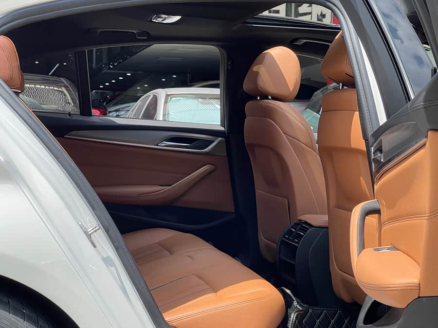 BMW 5 Series (Imported) 2018 #17 BMW 5 Series (Imported) 2018 car image #17