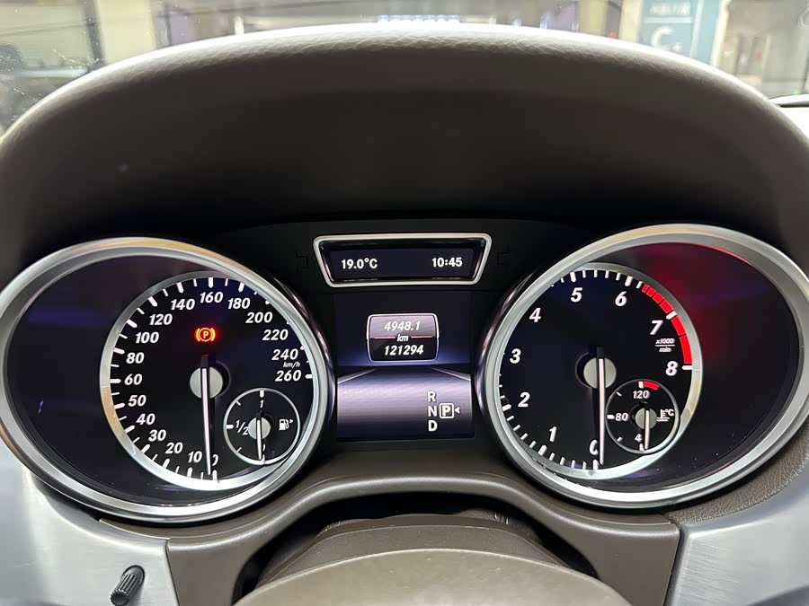 Mercedes-Benz M Class 2015 car image #17