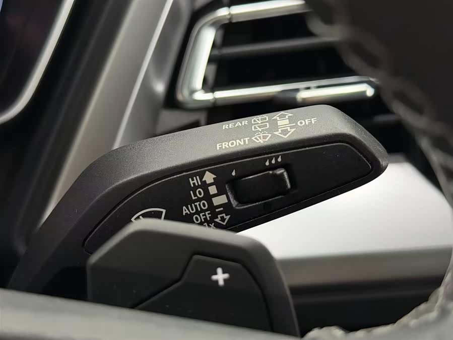 Audi Q4 e-tron 2024 immagine di auto #17