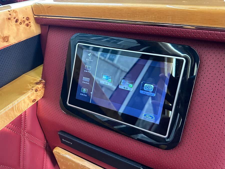 Ford E350 2016 car image #17