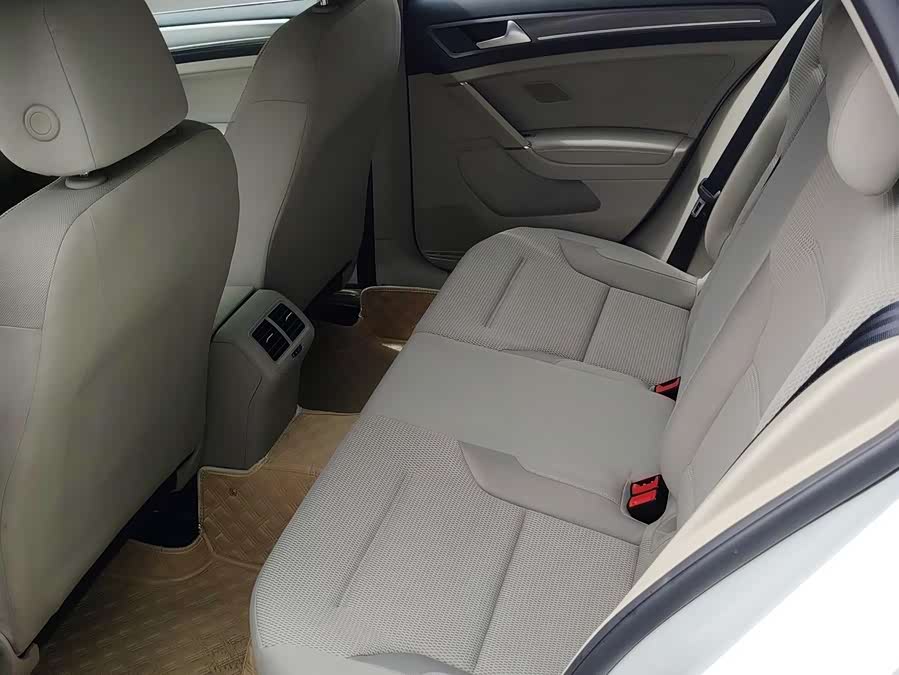 Volkswagen Golf 2015 car image #17