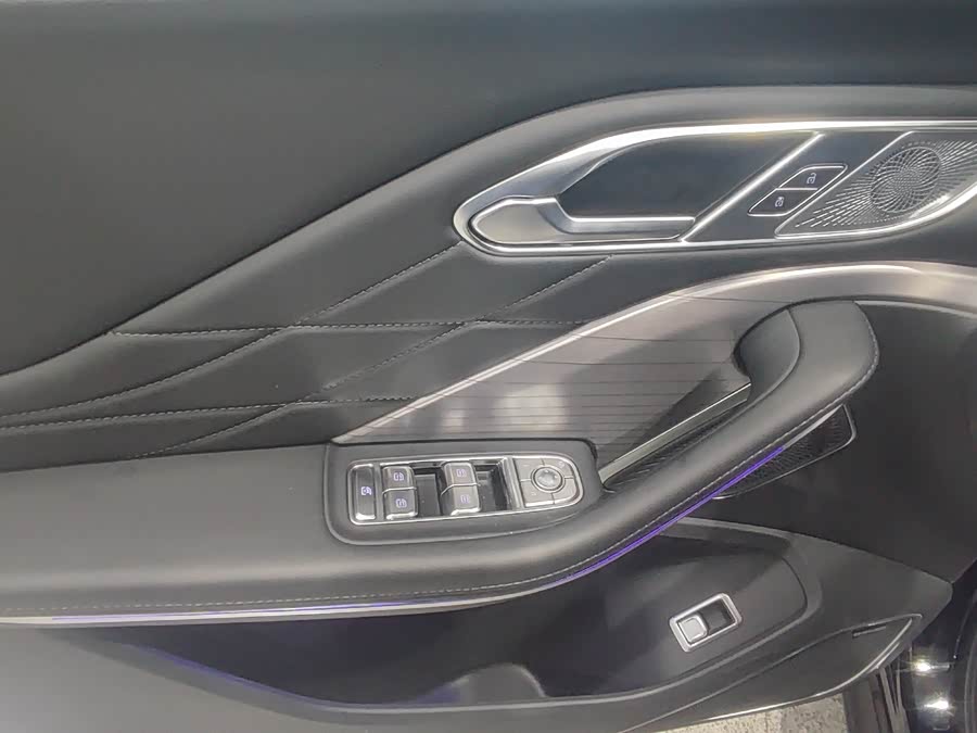 HongQi HS7 PHEV 2024 car image #17