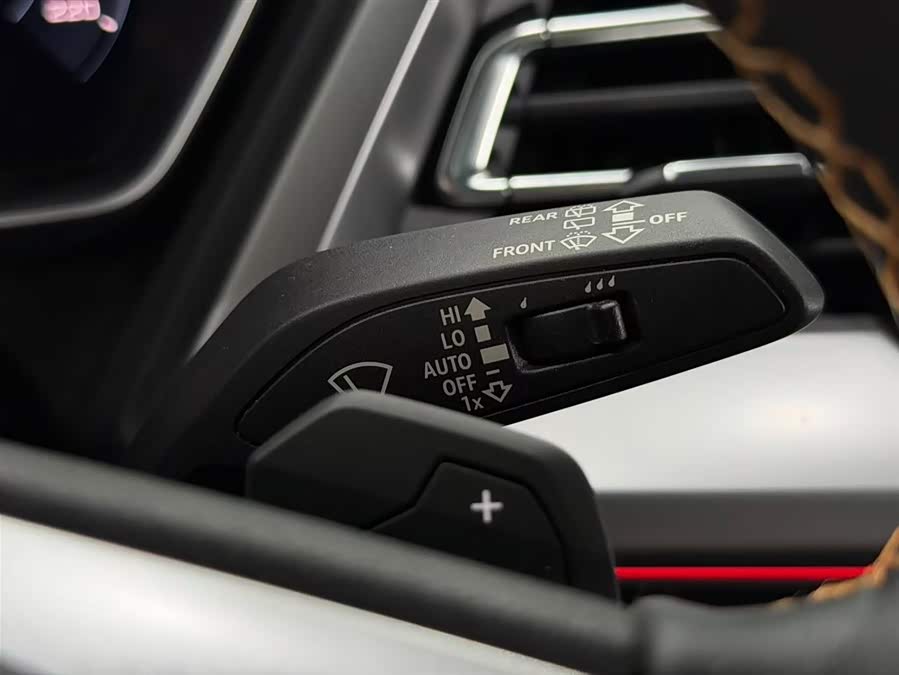 Audi Q4 e-tron 2024 immagine di auto #17