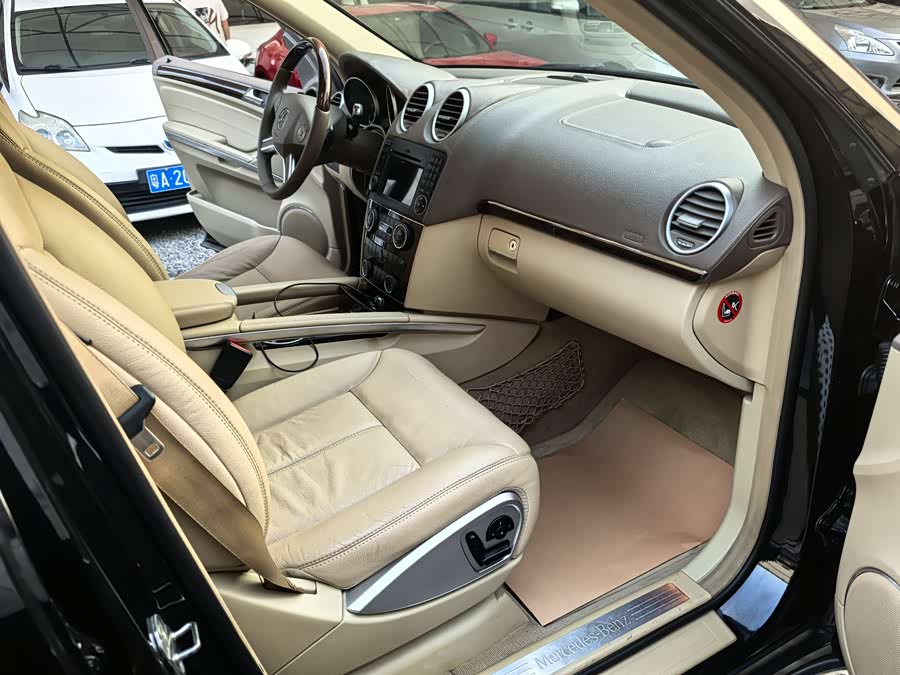 Mercedes-Benz GL Class 2008 car image #17