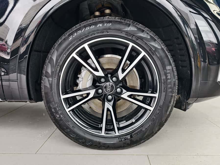 Audi Q5L 2024 car image #17