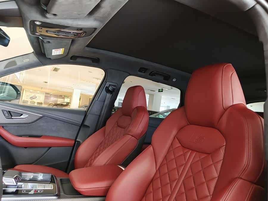 Audi SQ7 2024 car image #17