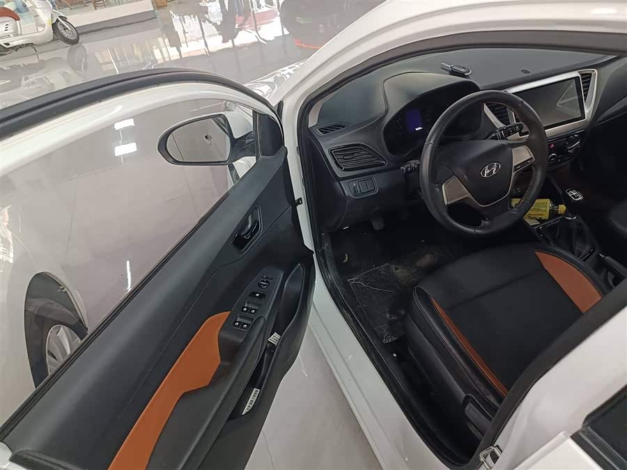 Hyundai Verna RV 2017 car image #17