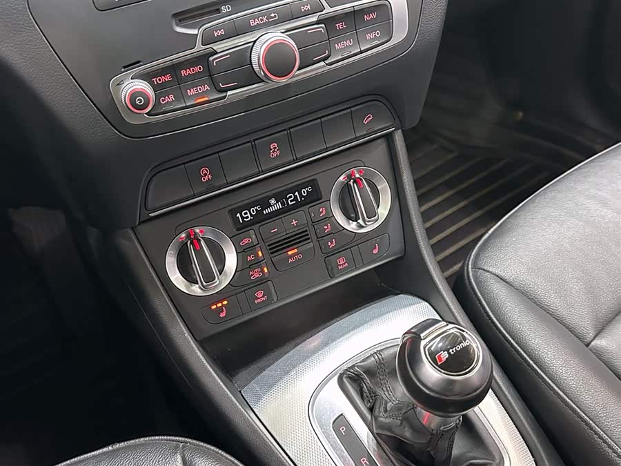 Audi Q3 (Imported) 2013 car image #17