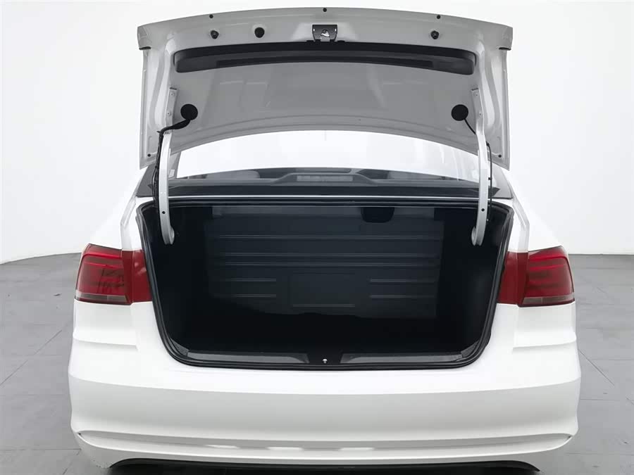 Volkswagen Santana 2022 car image #17