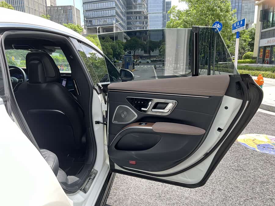 Mercedes-Benz EQS Class 2023 car image #17