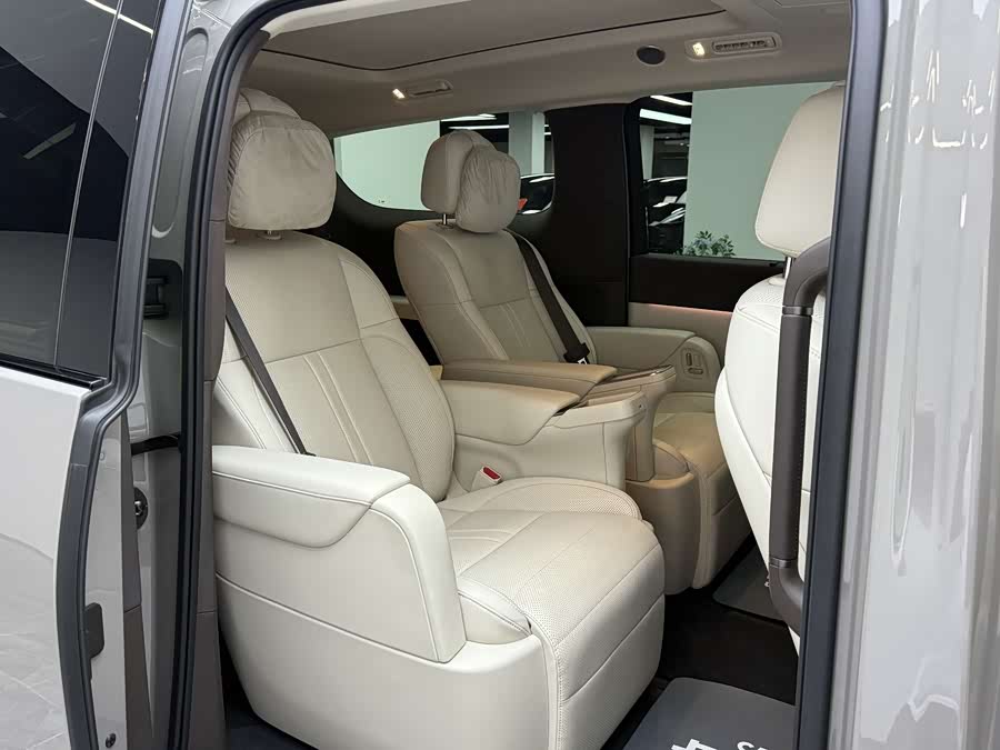 理想汽车 理想MEGA 2024 汽车图片 #17