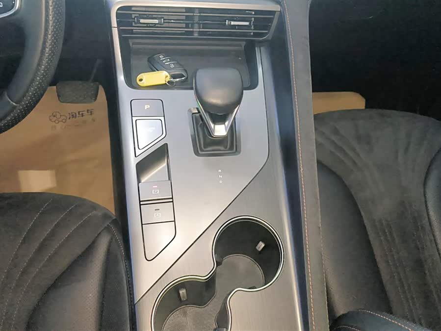 Roewe D5X DMH 2024 imagem de carro #17