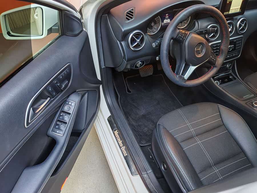 Mercedes-Benz A Class (Imported) 2014 car image #17