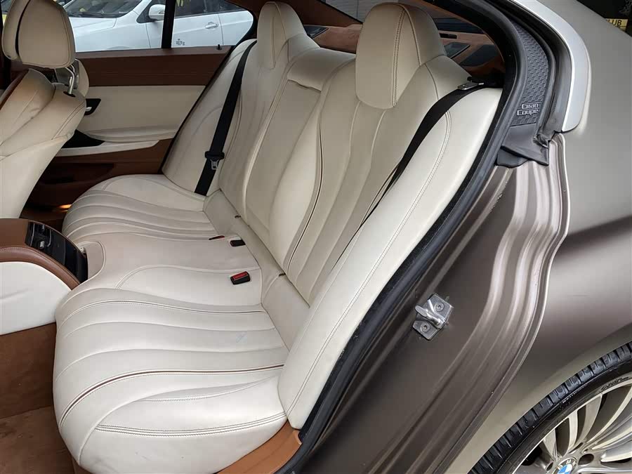 BMW 6 Series 2012 car image #17