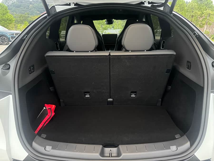 特斯拉 Model Y L 2025 汽车图片 #17