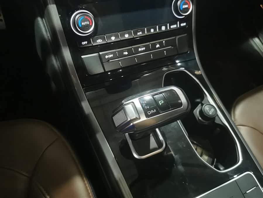 Haval H8 2018 car image #17