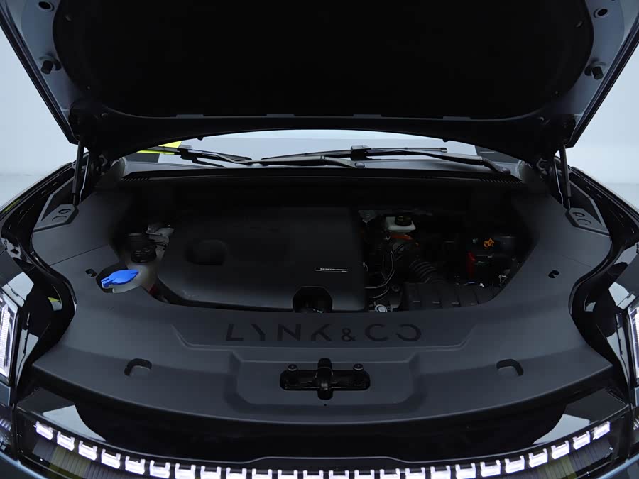 Lynk & Co 08 EM-P 2024 car image #17