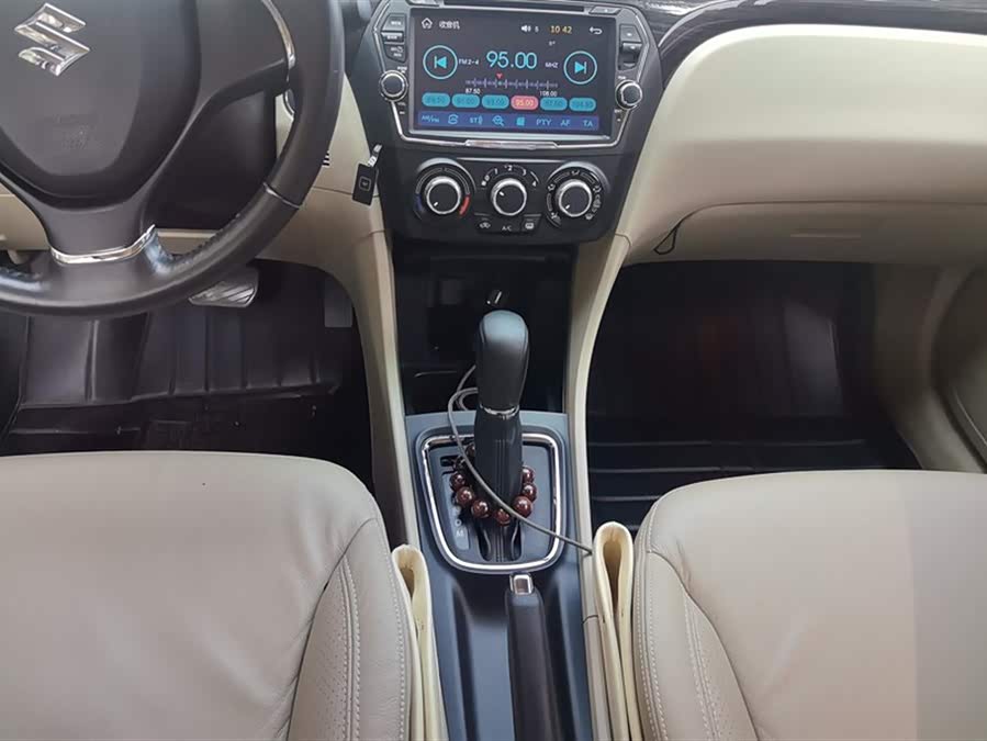 Suzuki Ciaz 2015 изображение автомобиля #17