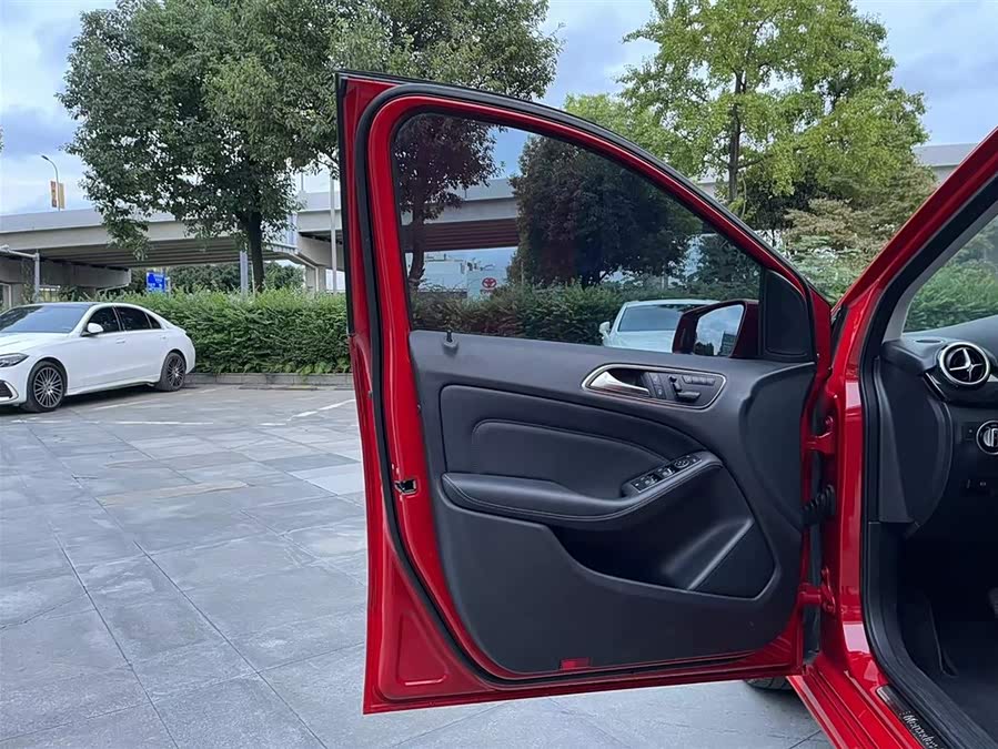 Mercedes-Benz B Class 2013 car image #17