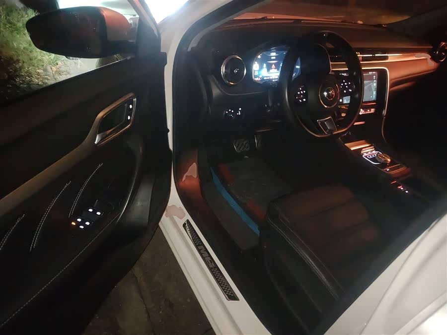 MG 6 New Energy 2019 car image #17