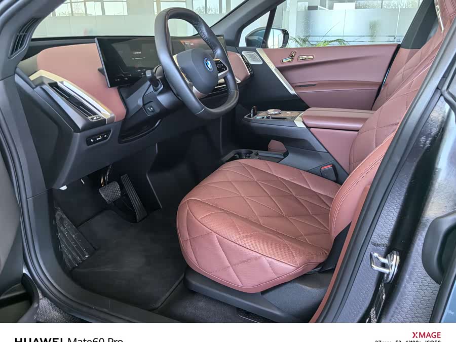 BMW iX M60 2024 car image #17