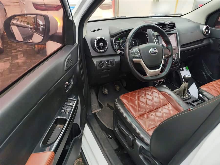 SWM X3 2017 imagen de coche #17