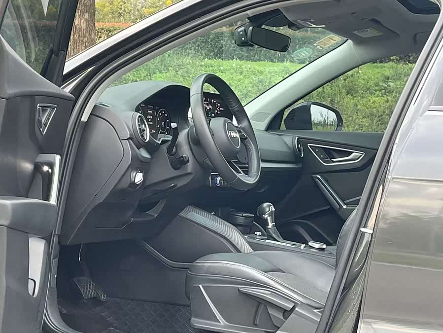 Audi Q2L e-tron 2020 صورة سيارة #17