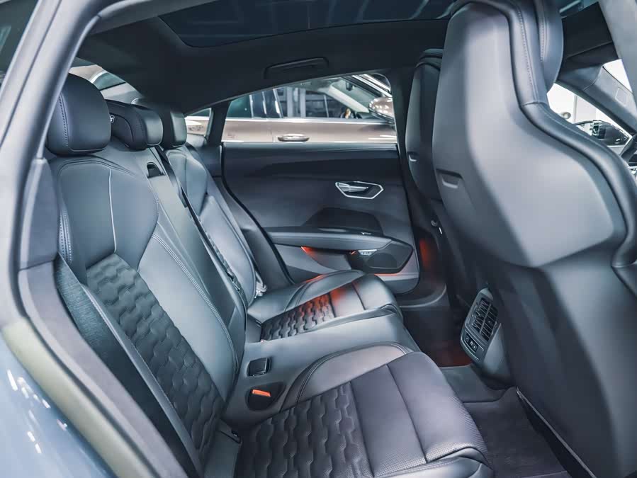 Audi RS e-tron GT 2023 car image #17