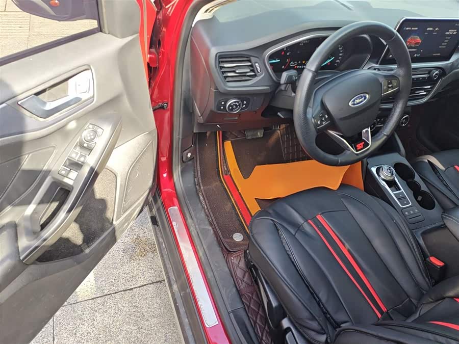 Ford Focus Active 2019 car image #17