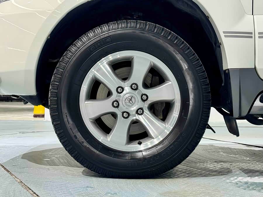Toyota Land Cruiser Prado 2024 car image #17