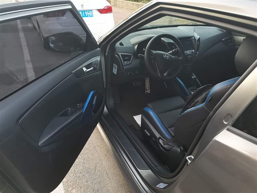 Hyundai Veloster 2015 #17 Hyundai Veloster 2015 car image #17