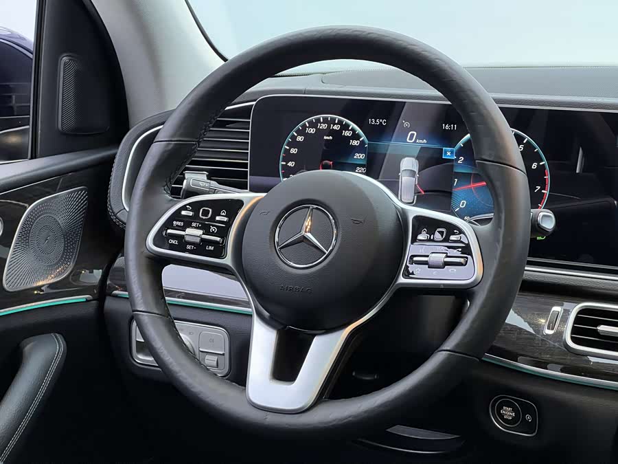 Mercedes-Benz GLE Class 2021 car image #17