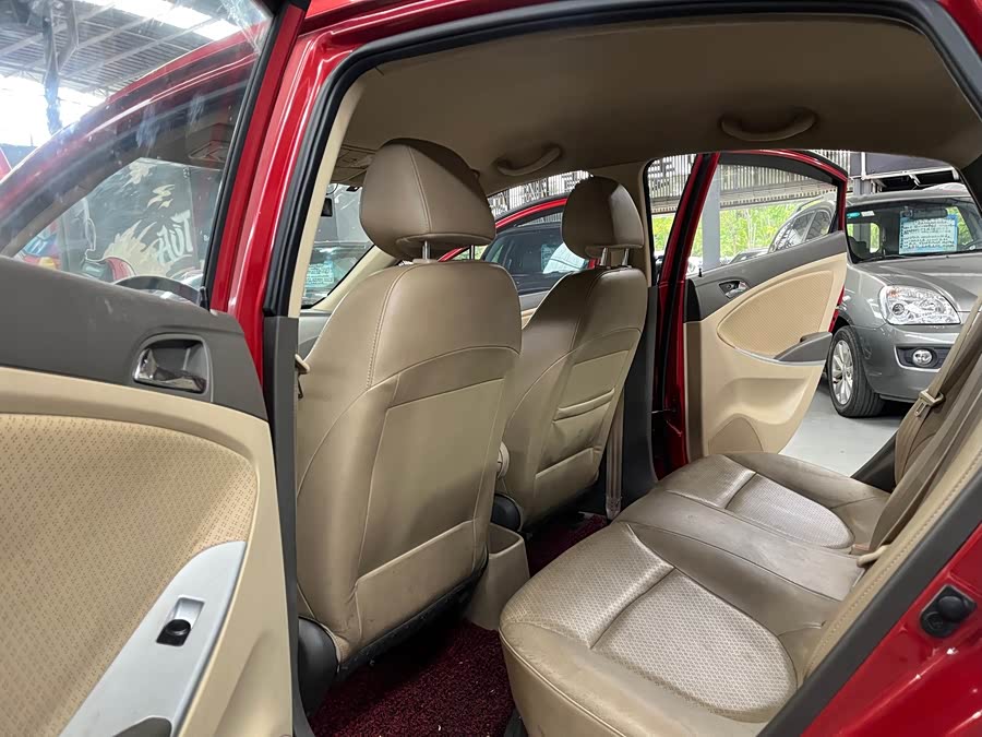 Hyundai Reina 2010 #17 Hyundai Reina 2010 car image #17