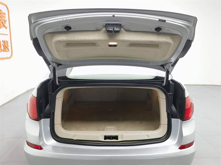 BMW 5 Series GT 2017 immagine di auto #17