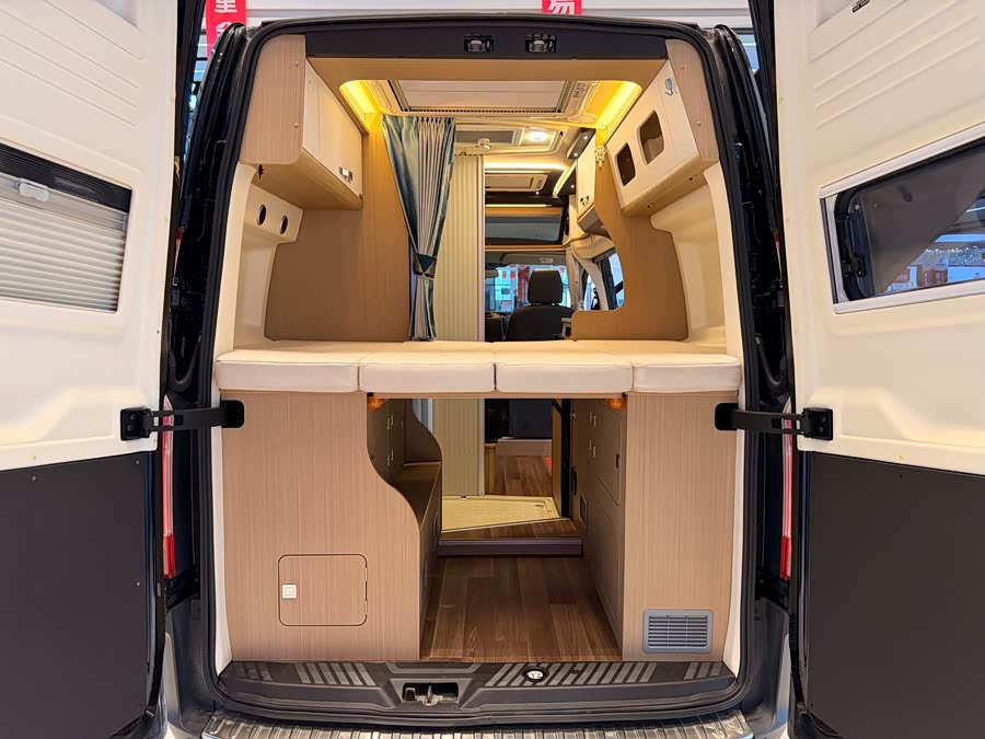 Ford Transit 2021 car image #17