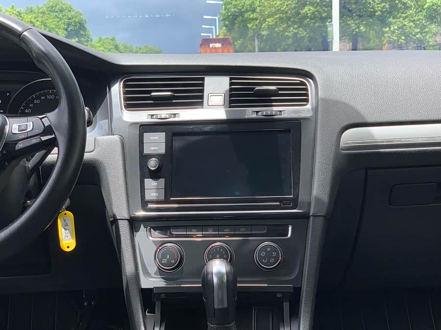Volkswagen Golf 2019 car image #17