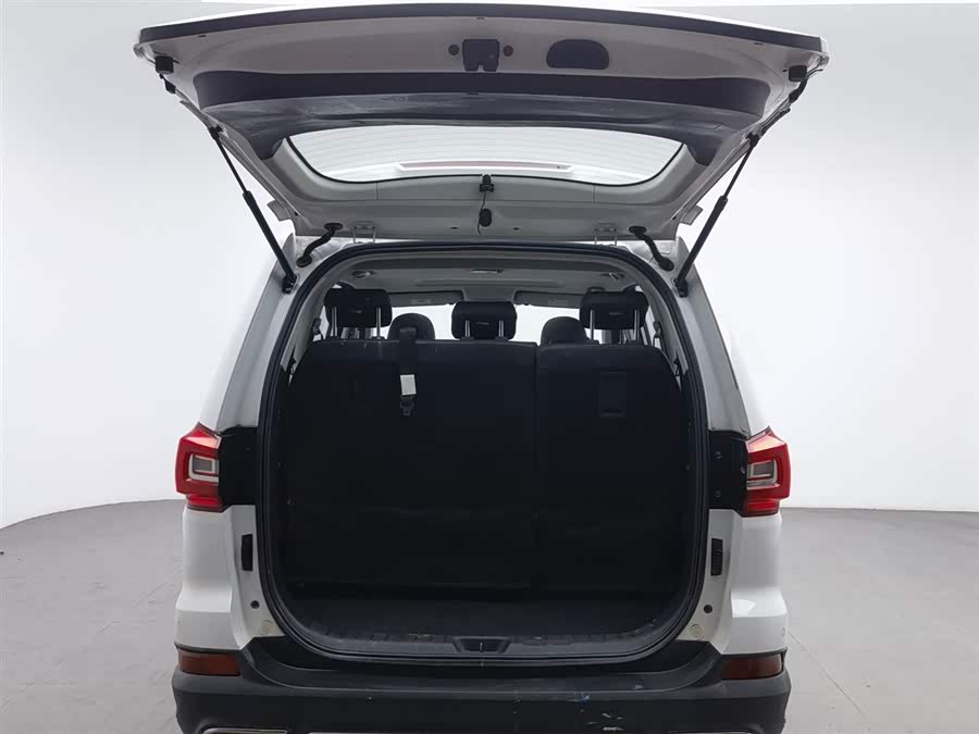 Forthing SX6 2018 car image #17