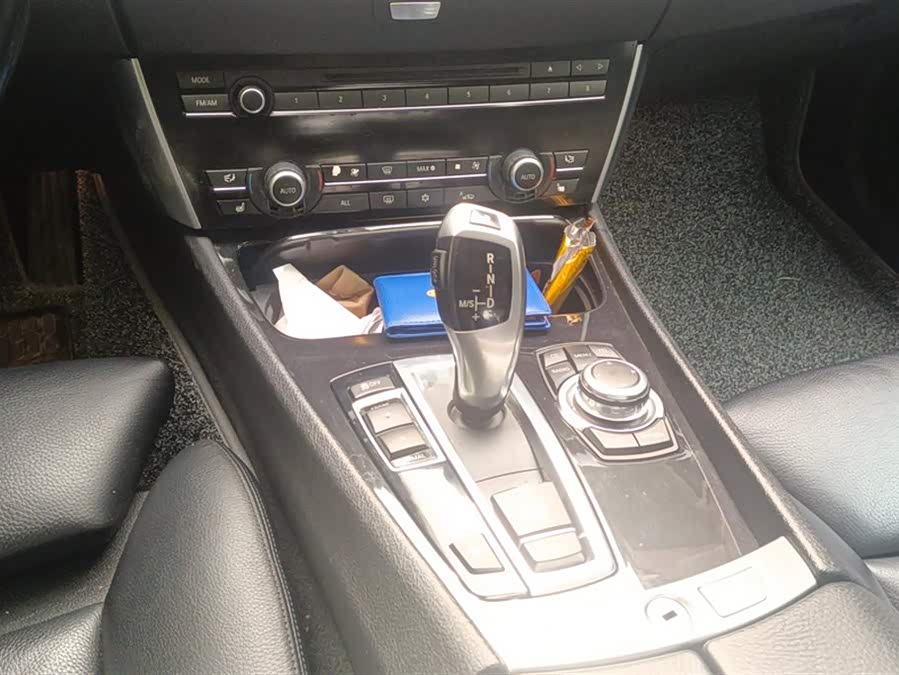 BMW 5 Series GT 2010 immagine di auto #17