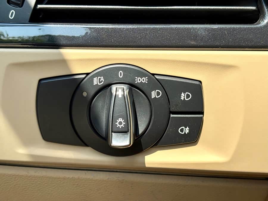 BMW 3 Series (Imported) 2012 car image #17