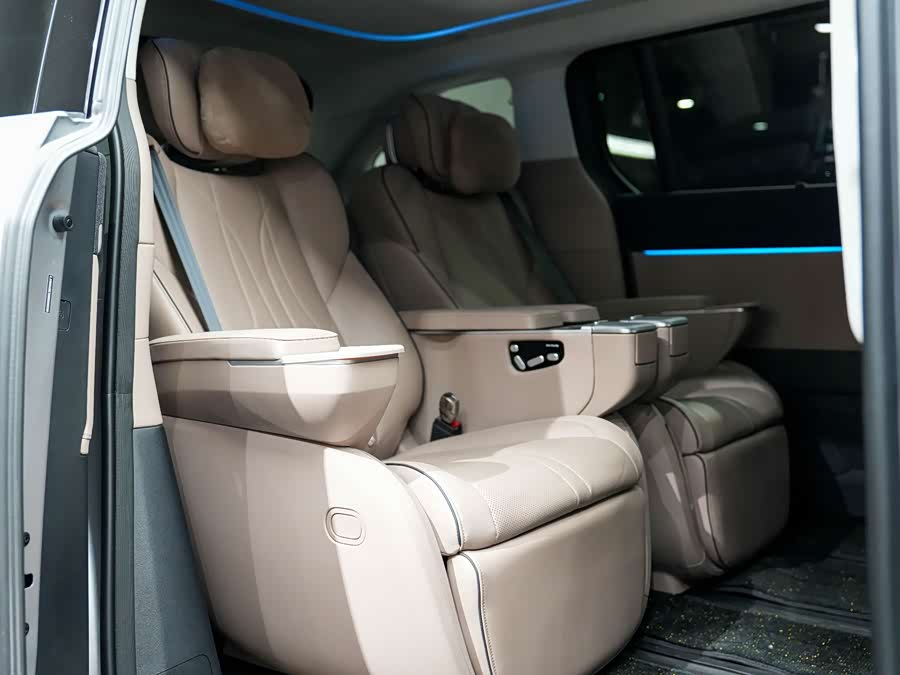 Xpeng X9 2025 صورة سيارة #17