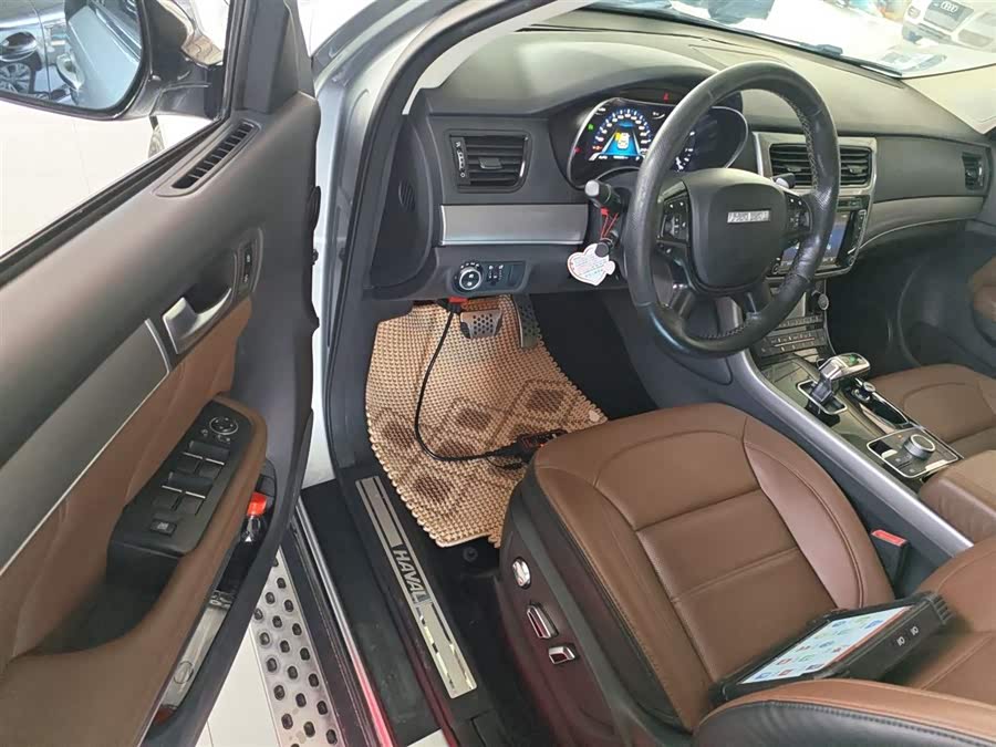 Haval H8 2017 car image #17