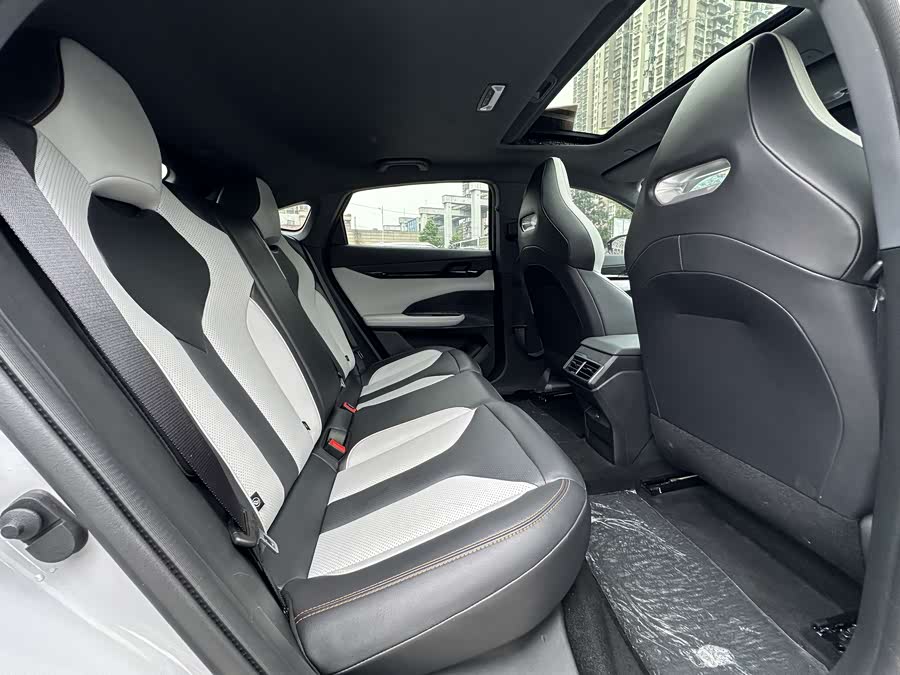 Changan UNI-V iDD 2024 car image #17