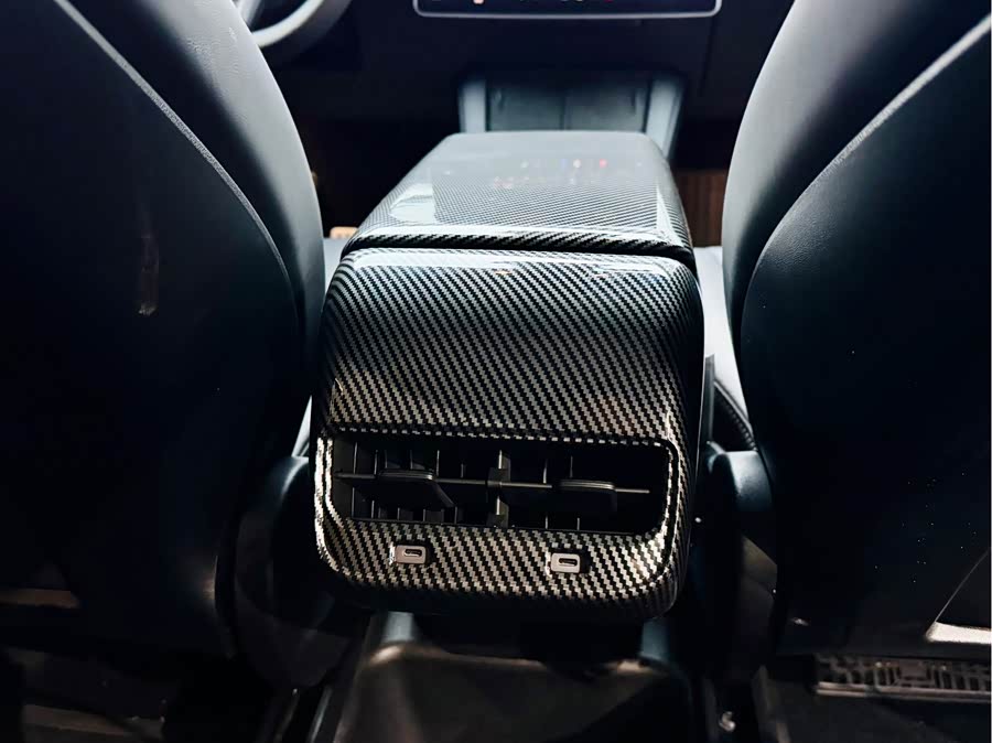 Tesla Model Y 2023 car image #17