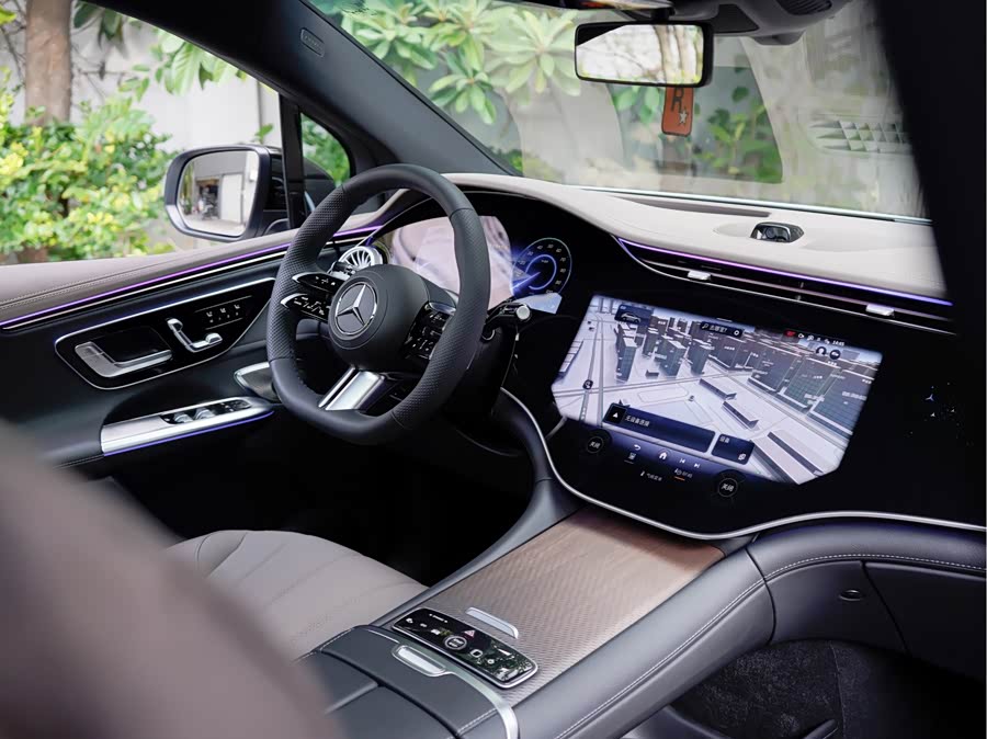 Mercedes-Benz EQE SUV 2025 immagine di auto #17