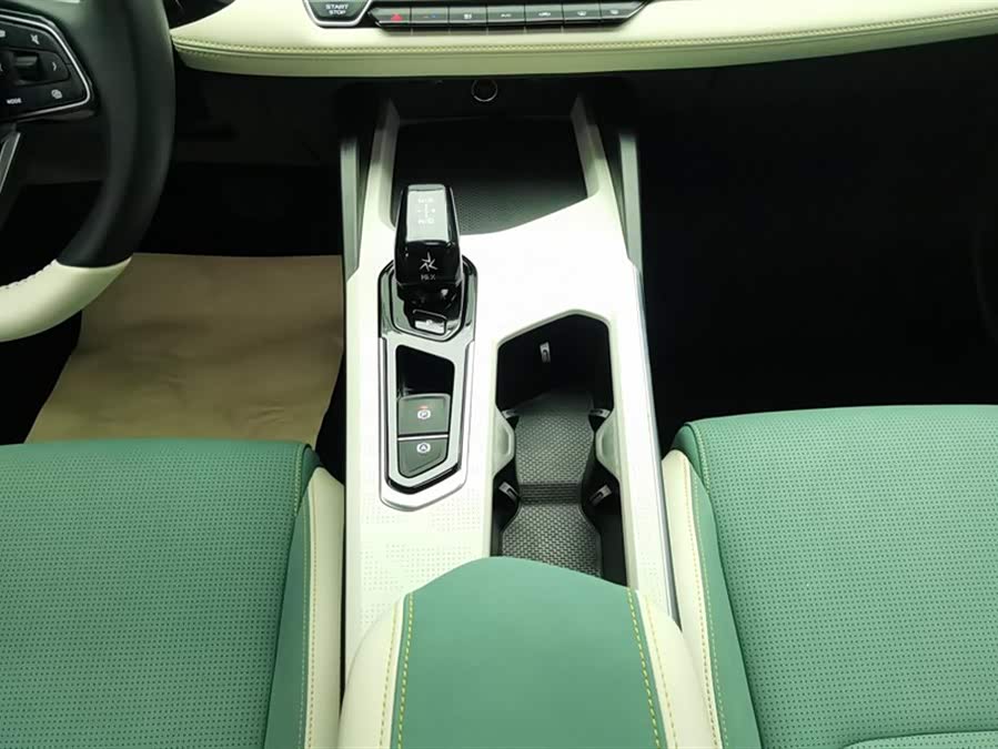 GEELY Emgrand L HiP 2022 car image #17