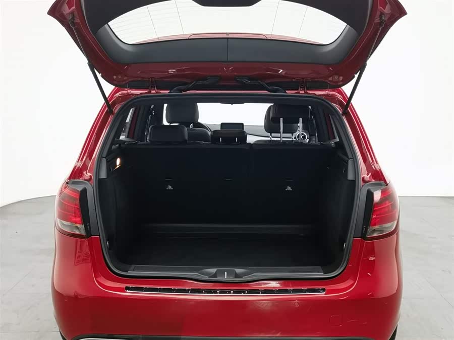 Mercedes-Benz B Class 2017 car image #17