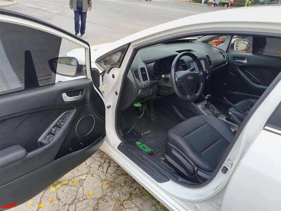 Kia Forte Koup 2014 car image #17