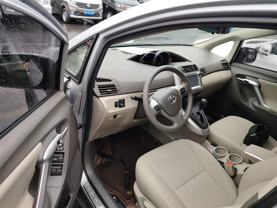 Toyota Reiz 2017 immagine di auto #17